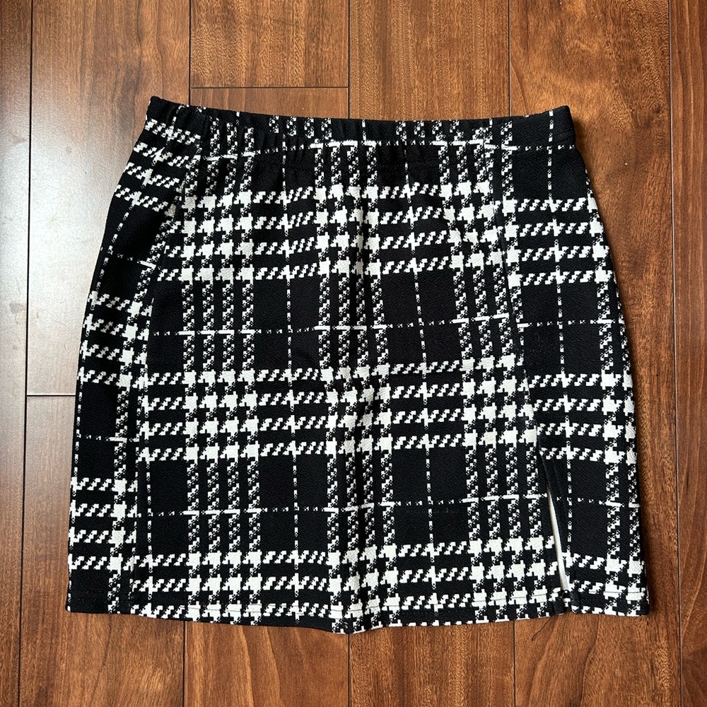 SHEIN Black and White Mini Slit Skirt